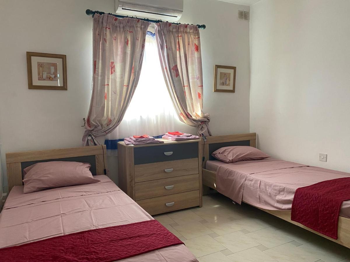 Sea Front Apartment At Mellieha Bay, Malta! Eksteriør billede